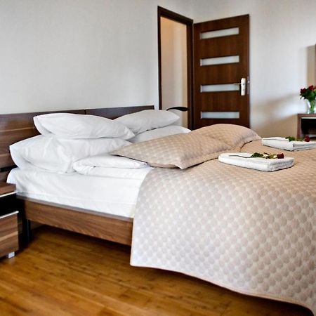 2 Bedrooms Bukowinska P&O Serviced Apartments Varsovia Exterior foto