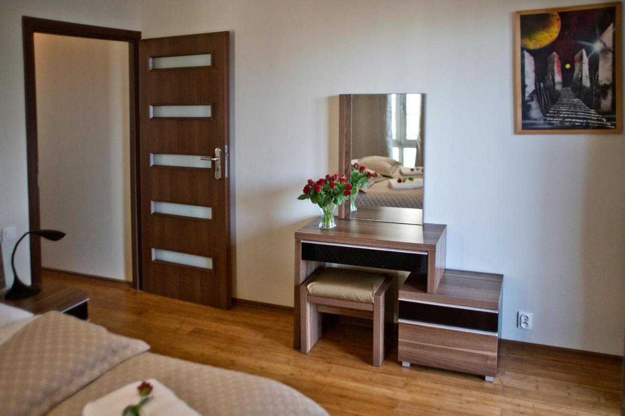 2 Bedrooms Bukowinska P&O Serviced Apartments Varsovia Exterior foto